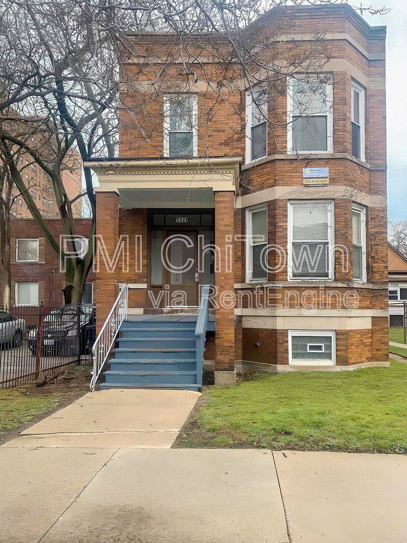 Apartment for rent at 7321 S Coles Ave #2, Chicago, IL 60649