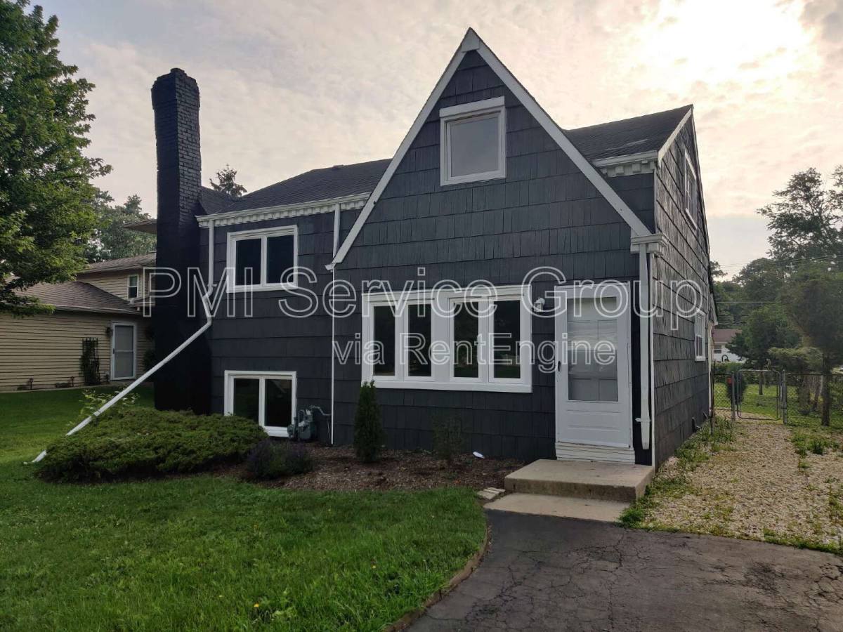 House for rent at 4025 Williams St, Downers Grove, IL 60515