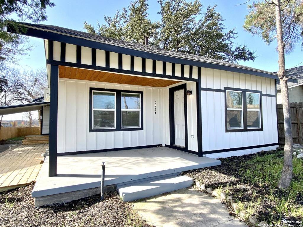 House for rent at 2254 I-35, San Antonio, TX 78208