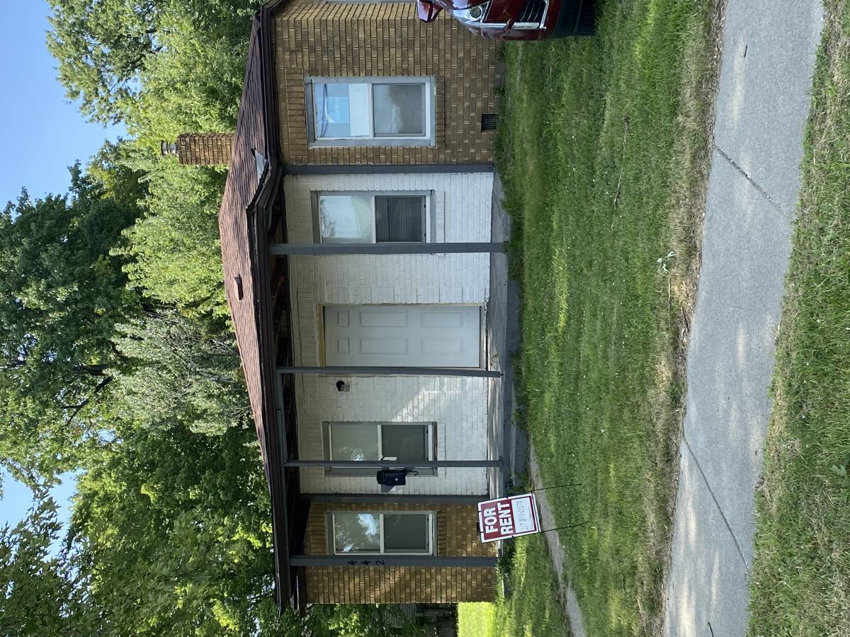 House for rent at 442 W Green St, Decatur, IL 62522