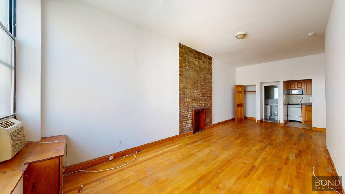 Apartment for rent at 222 W 72nd St #3A, New York, NY 10023