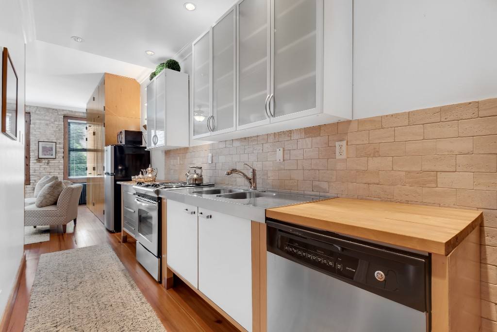 Townhouse for rent at 198 W 10th St #6A, New York, NY 10014
