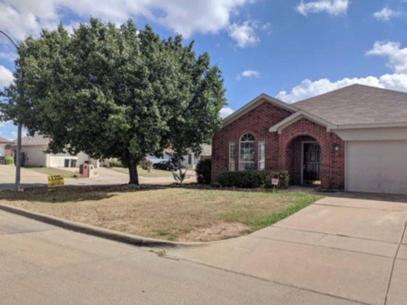 House for rent at 7216 Park Creek Circle W, Fort Worth, TX 76137