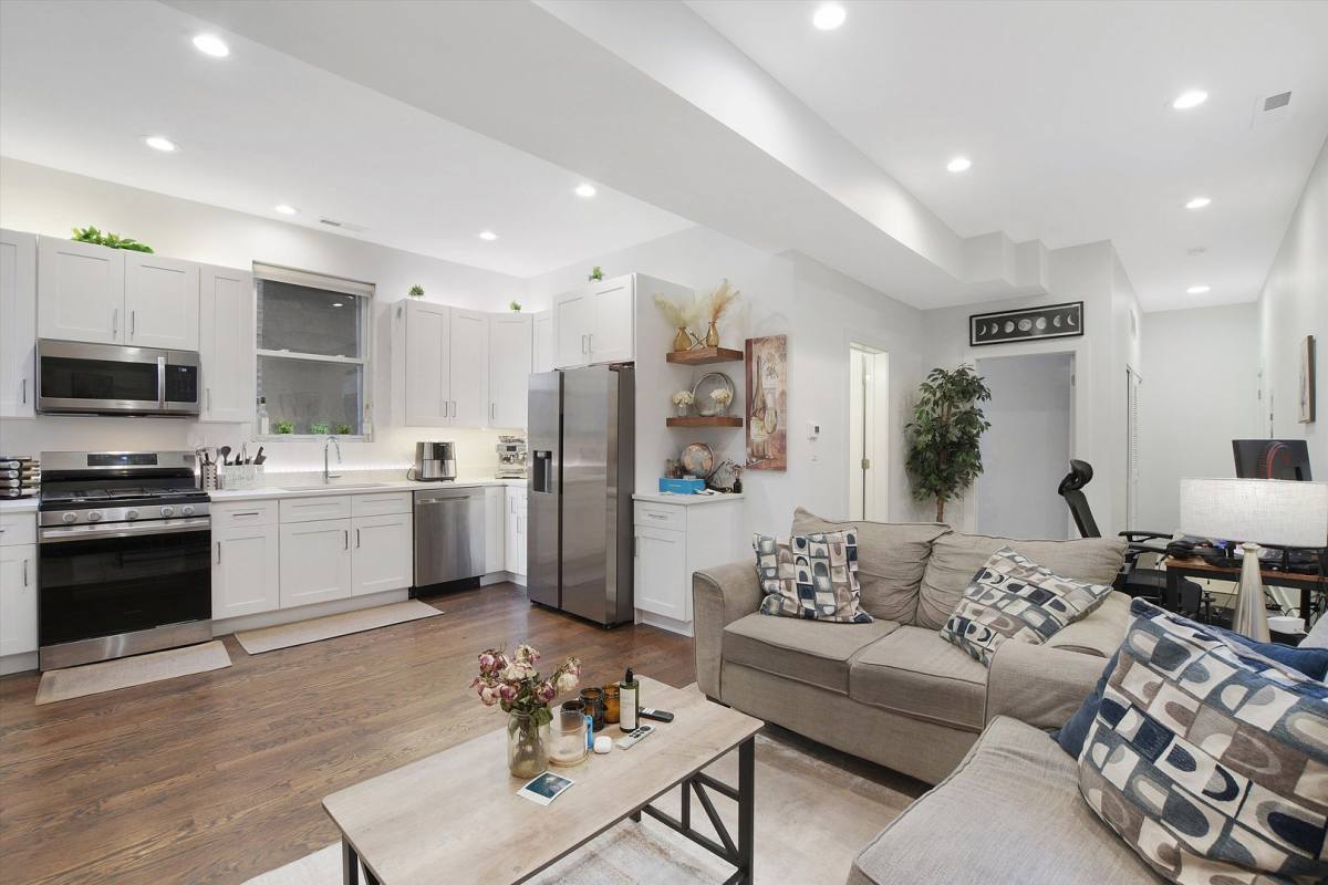Apartment for rent at 2316 W Augusta, Chicago, IL 60622