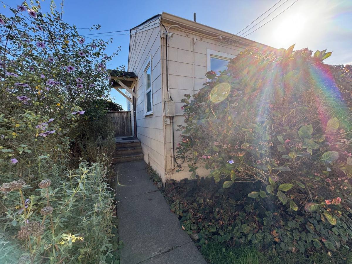 Apartment for rent at 1226 K St, Eureka, CA 95501