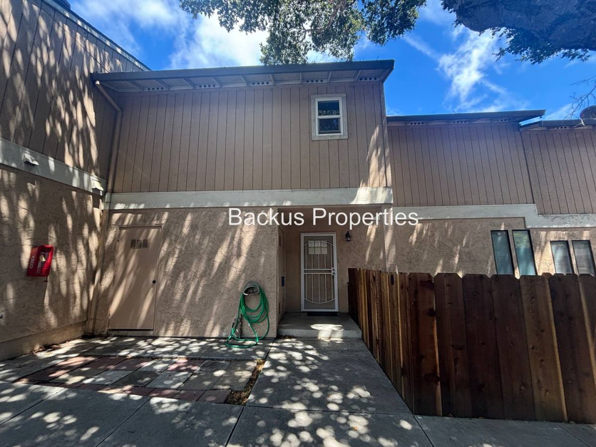 House for rent at 33 Deer St, Salinas, CA 93906