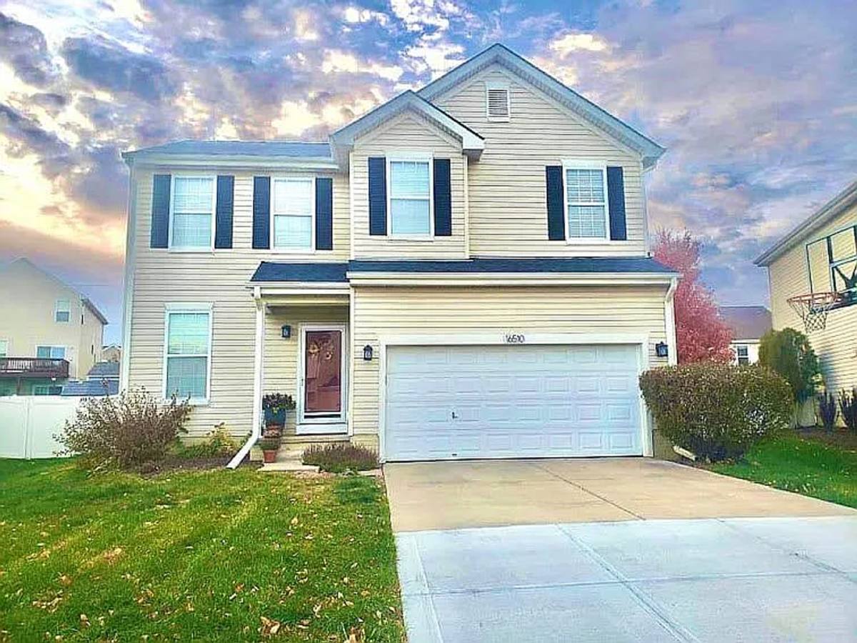 House for rent at 16510 Loop St, Omaha, NE 68136