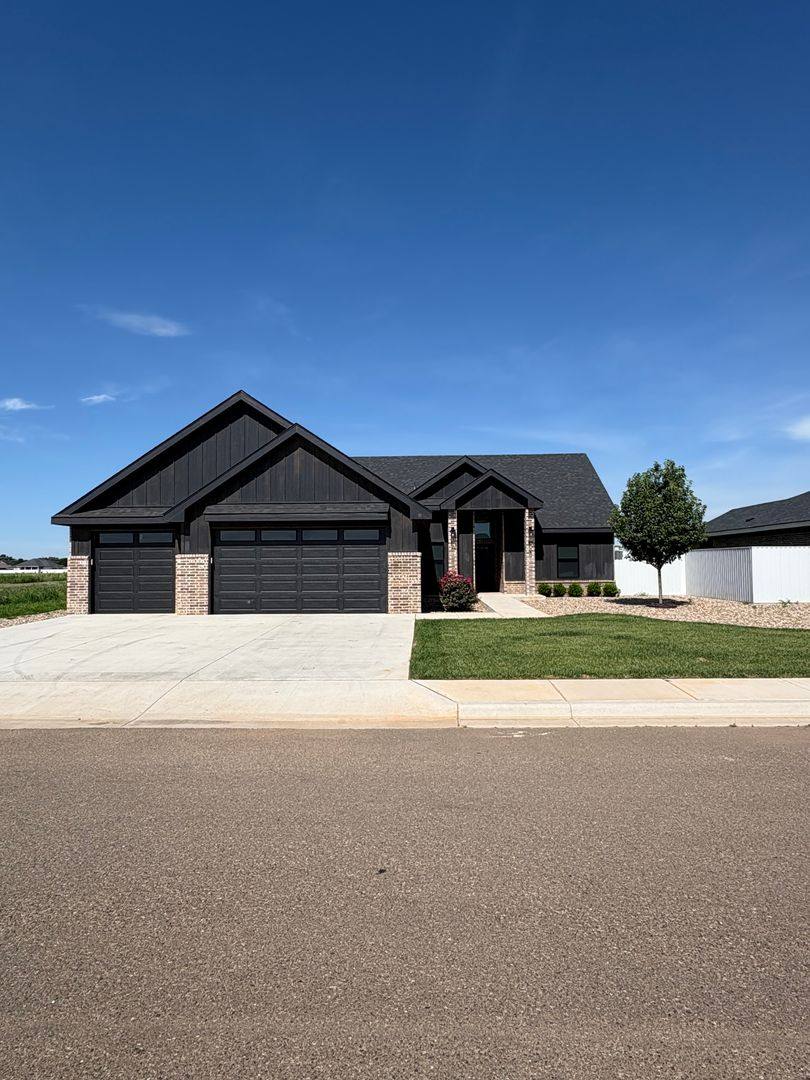 House for rent at 100 Abbey Rd, Clovis, NM 88101