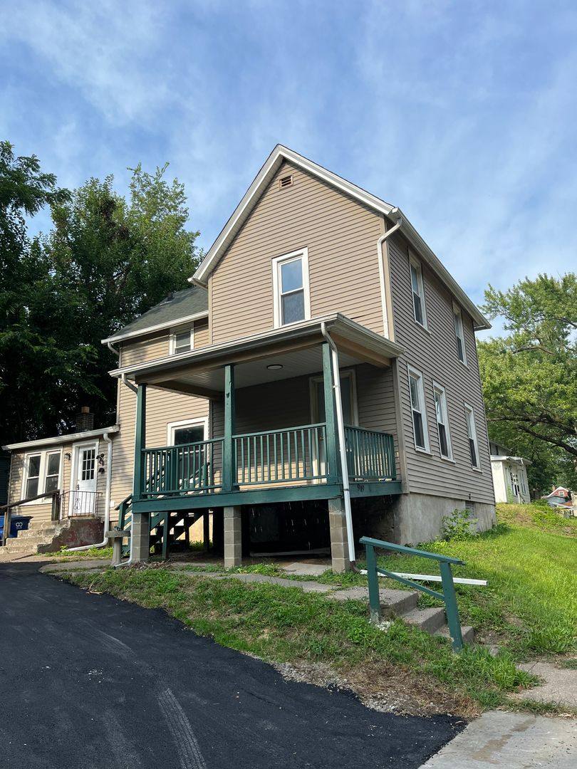 House for rent at 919 W 10th St, Davenport, IA 52804