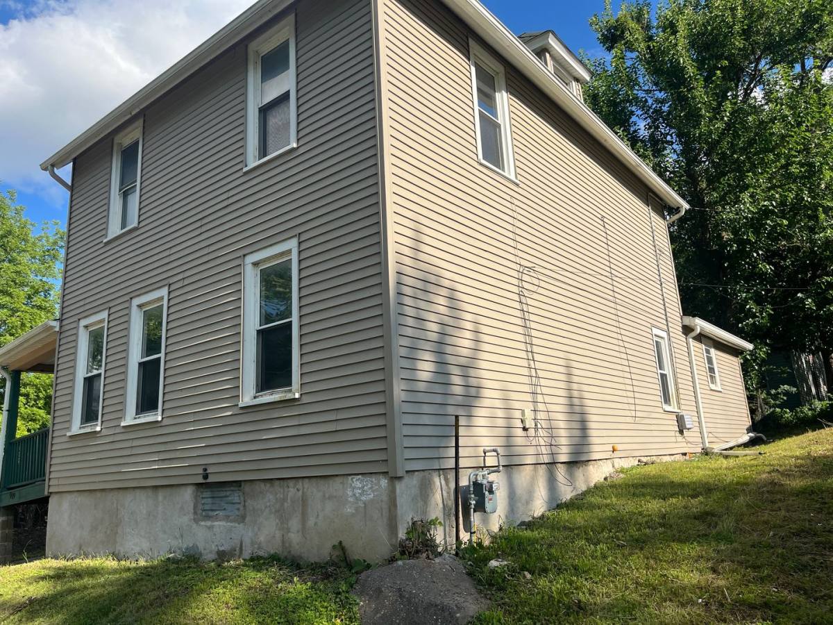 House for rent at 919 W 10th St, Davenport, IA 52804