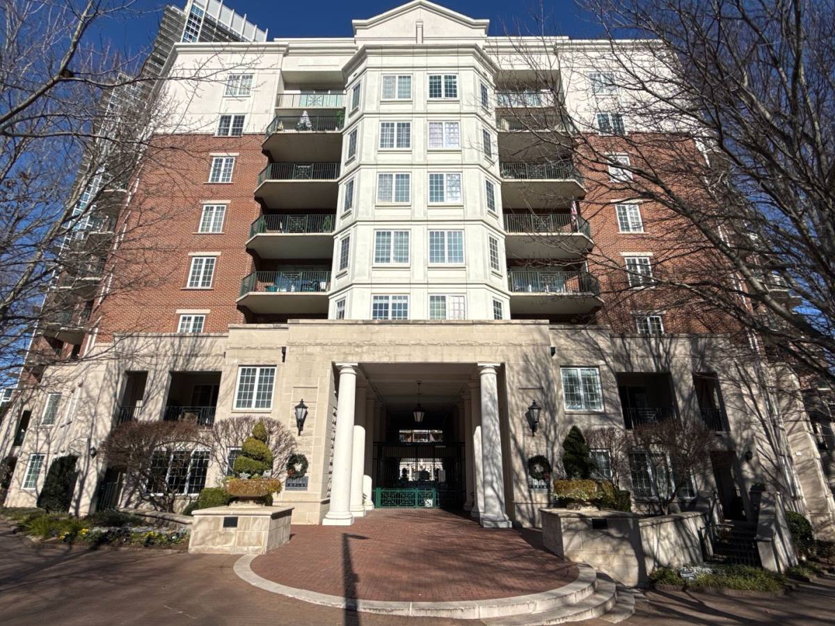 Condo for rent at 300 W 5th St, Charlotte, NC 28202