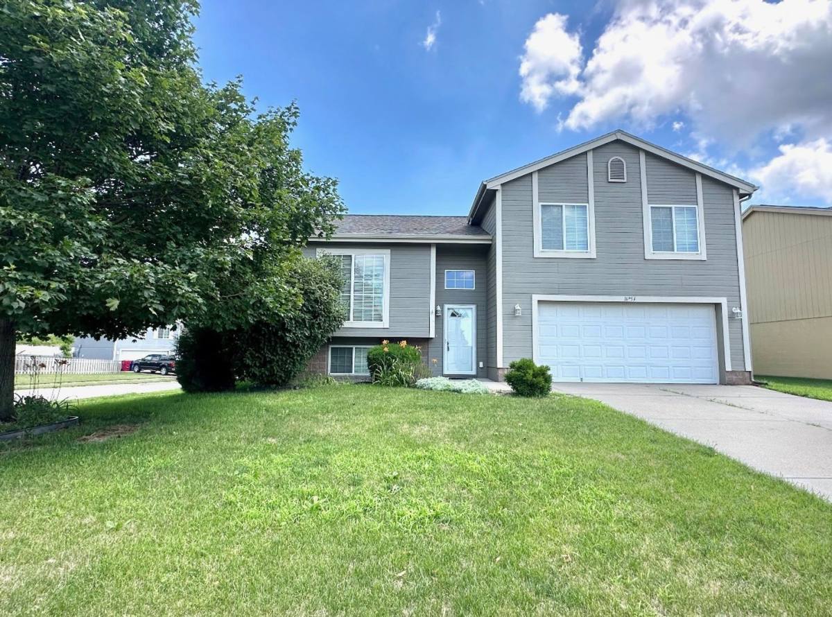 House for rent at 16853 Browne St, Omaha, NE 68116