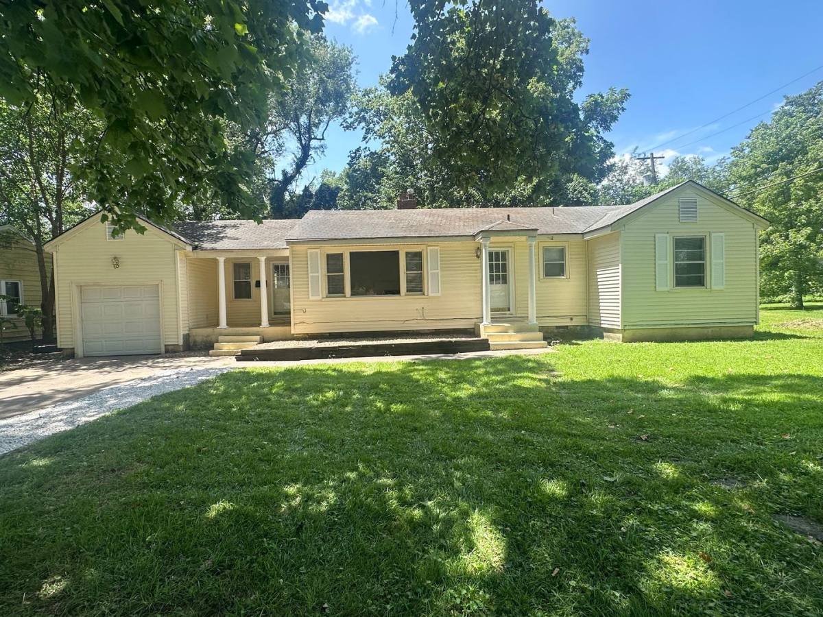 House for rent at 1161 S Kings Ave, Springfield, MO 65807