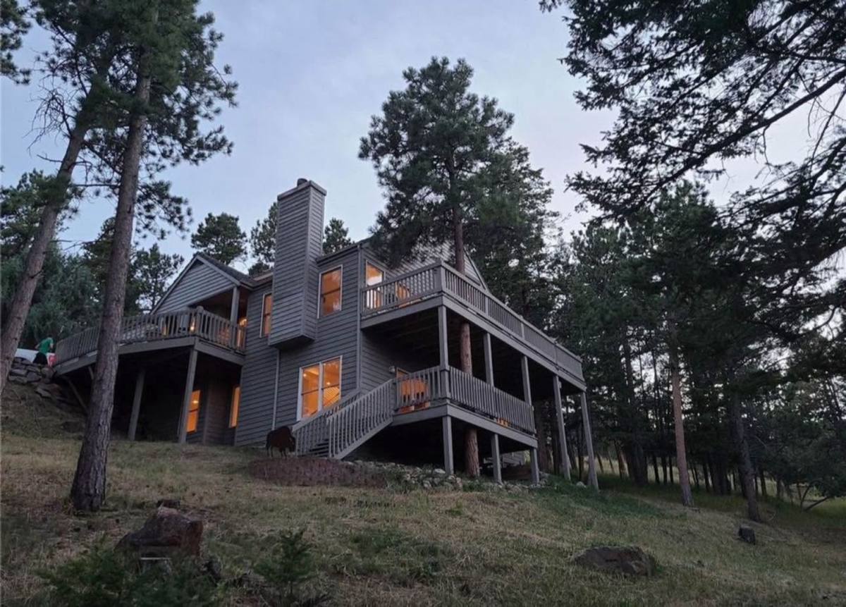 House for rent at 23569 Shingle Creek Rd, Golden, CO 80401