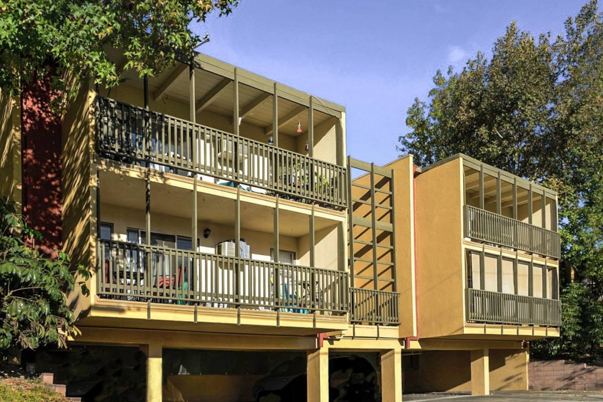 Apartment for rent at 3131 Montrose Ave, La Crescenta, CA 91214