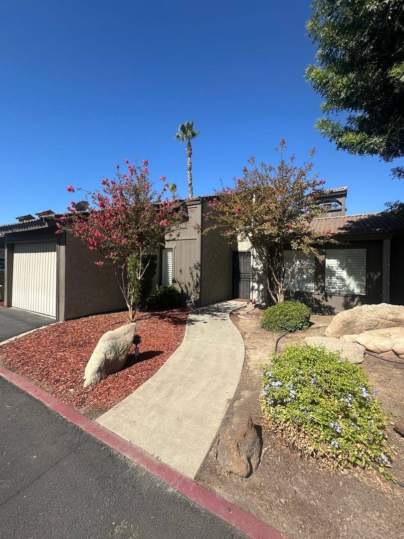 923 Greenfield Ave, Hanford, CA 93230