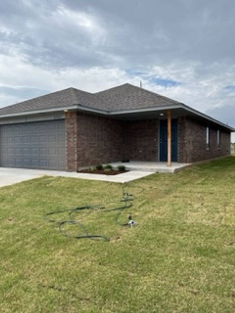 House for rent at 2932 NW 195th St, Edmond, OK 73012