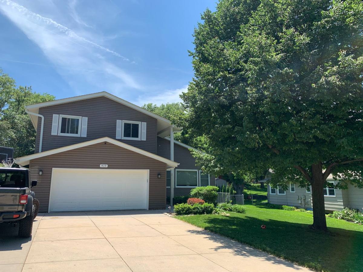 House for rent at 919 Crest Rd, Papillion, NE 68046