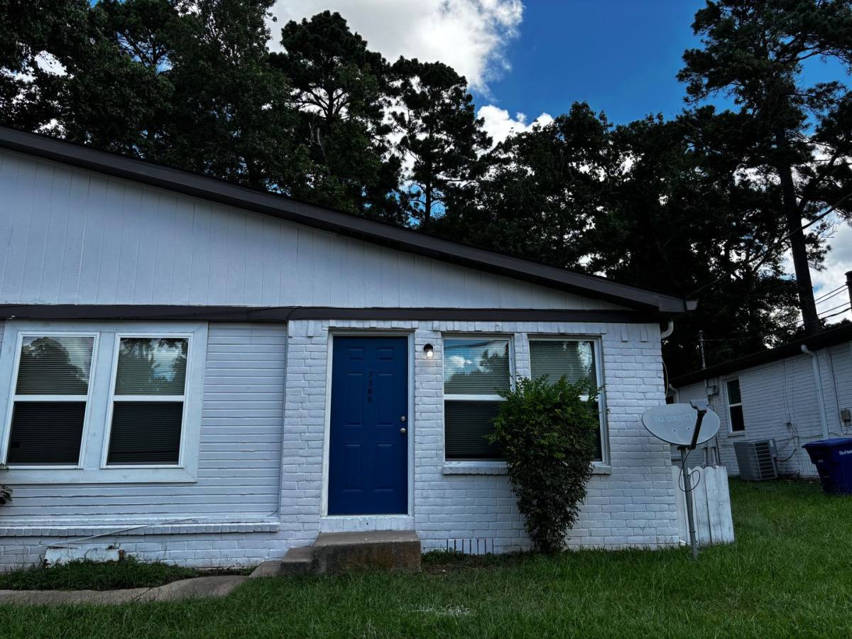 Townhouse for rent at 736 Vickie Dr, Huntsville, TX 77340