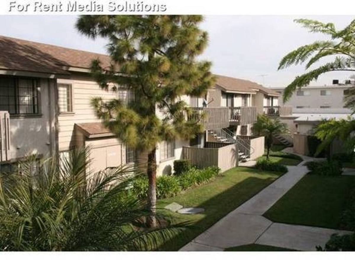 Apartment for rent at 2555 W Lincoln Ave, Anaheim, CA 92801