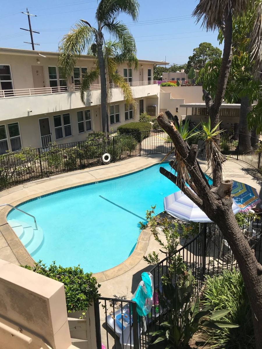 Apartment for rent at 3595 Ssepulveda, Los Angeles, CA 90034
