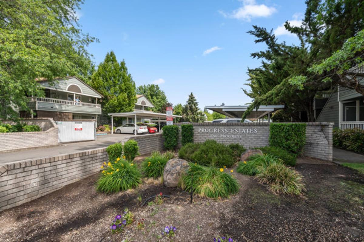 Apartment for rent at 1290 Morrow Rd, Medford, OR 97504