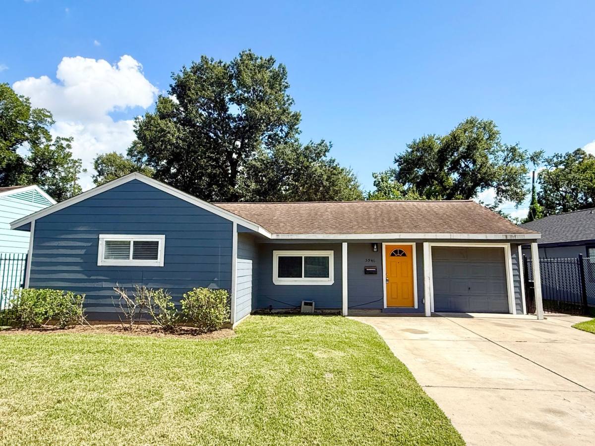 Apartment for rent at 5946 Southmont St, Houston, TX 77033