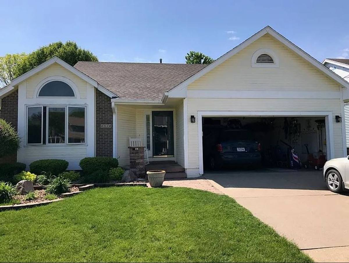 House for rent at 4814 Meadow Valley Dr, West Des Moines, IA 50265