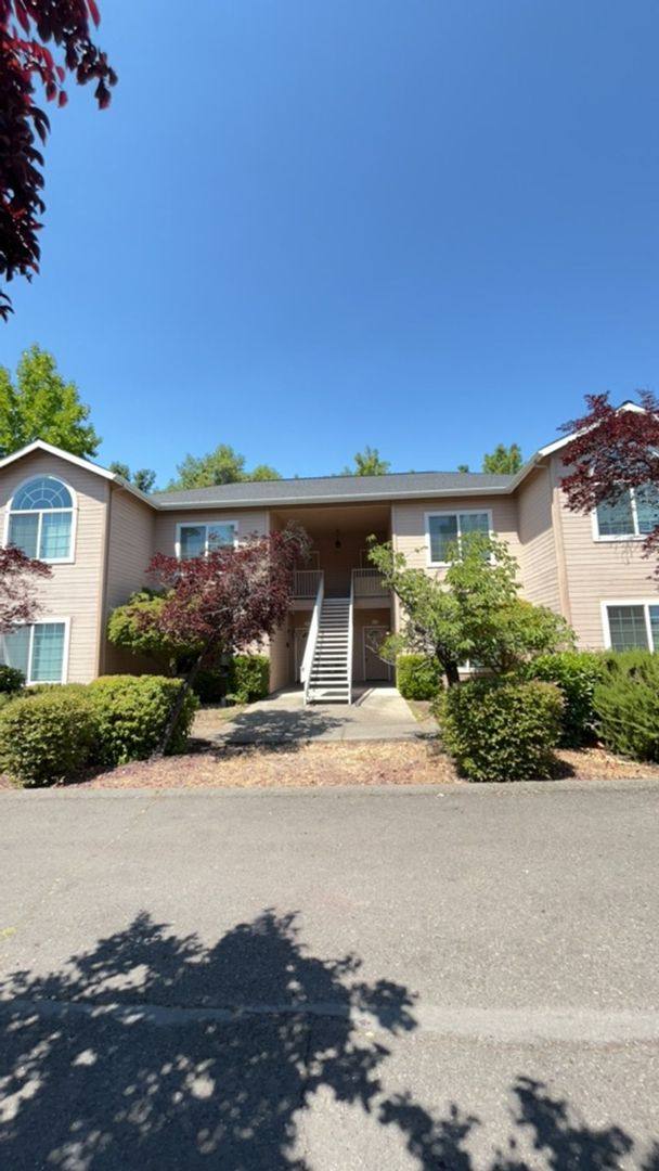 Apartment for rent at 3939 Arrowhead, Medford, OR 97504