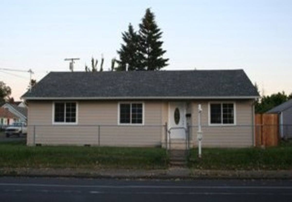 House for rent at 6332 SE Duke St, Portland, OR 97206