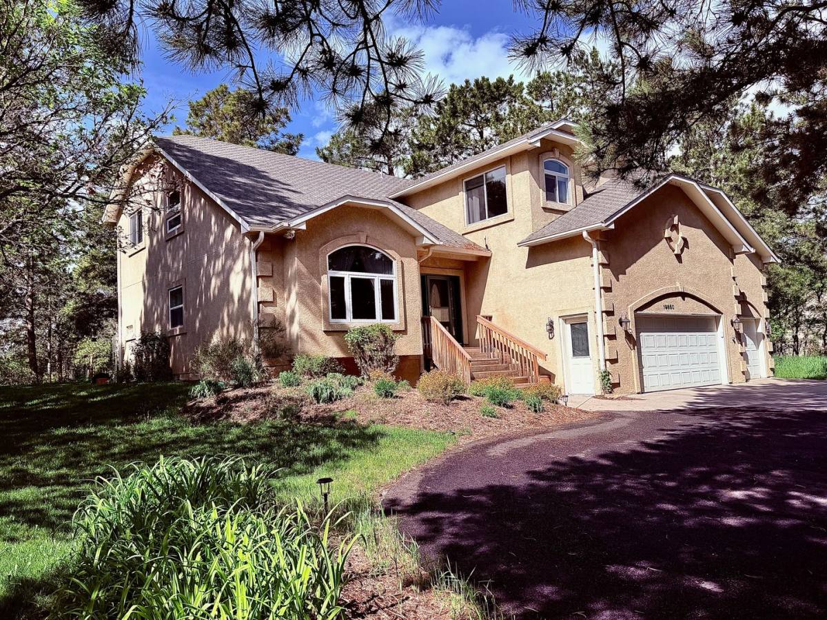 House for rent at 19850 Indian Summer Lane, Monument, CO 80132