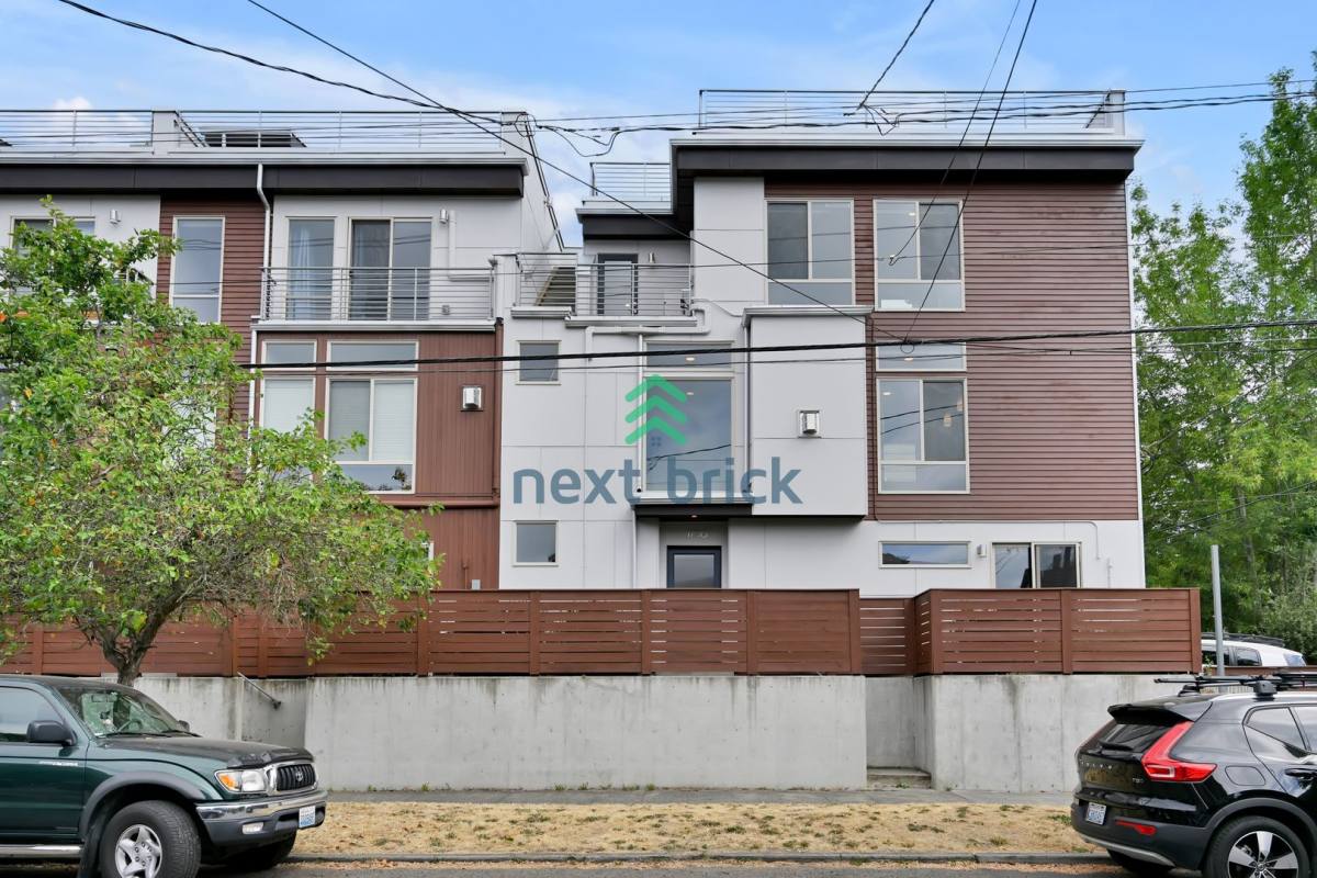 Townhouse for rent at 1706 E Marion St, Seattle, WA 98122