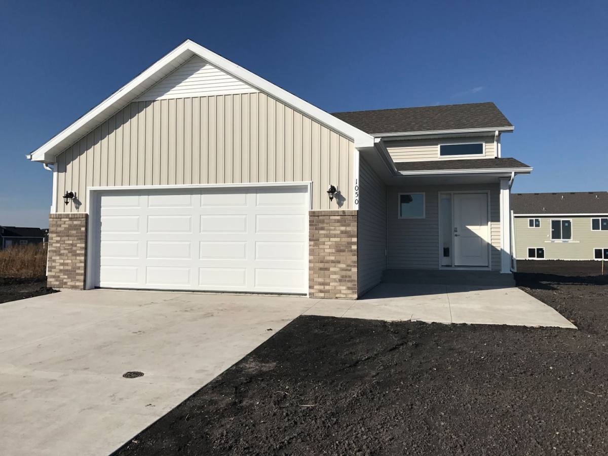 House for rent at 1050 46th Ave S, Moorhead, MN 56560