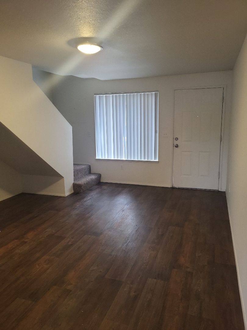 Townhouse for rent at 9027 N St Louis Ave, Portland, OR 97203