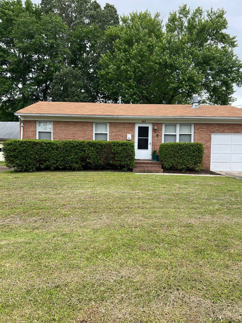 House for rent at 223 Larissa Dr, Newport News, VA 23601