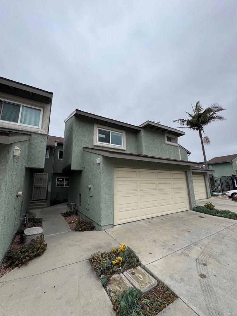 Townhouse for rent at 5323 Barrymore Dr, Oxnard, CA 93033