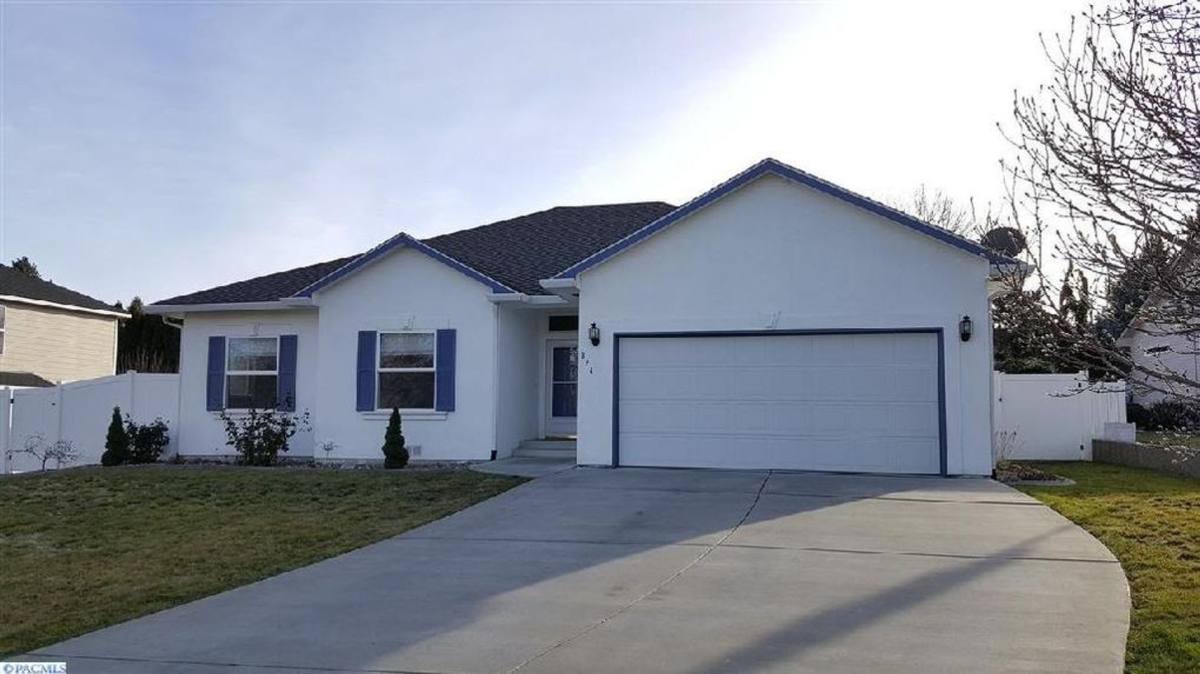 House for rent at 324 Canyon Lakes Dr, Kennewick, WA 99336