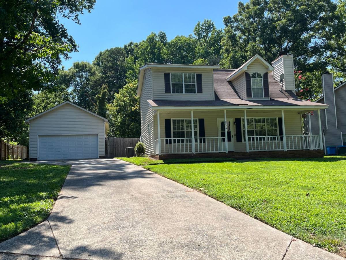 House for rent at 8746 Mornington Dr, Charlotte, NC 28227