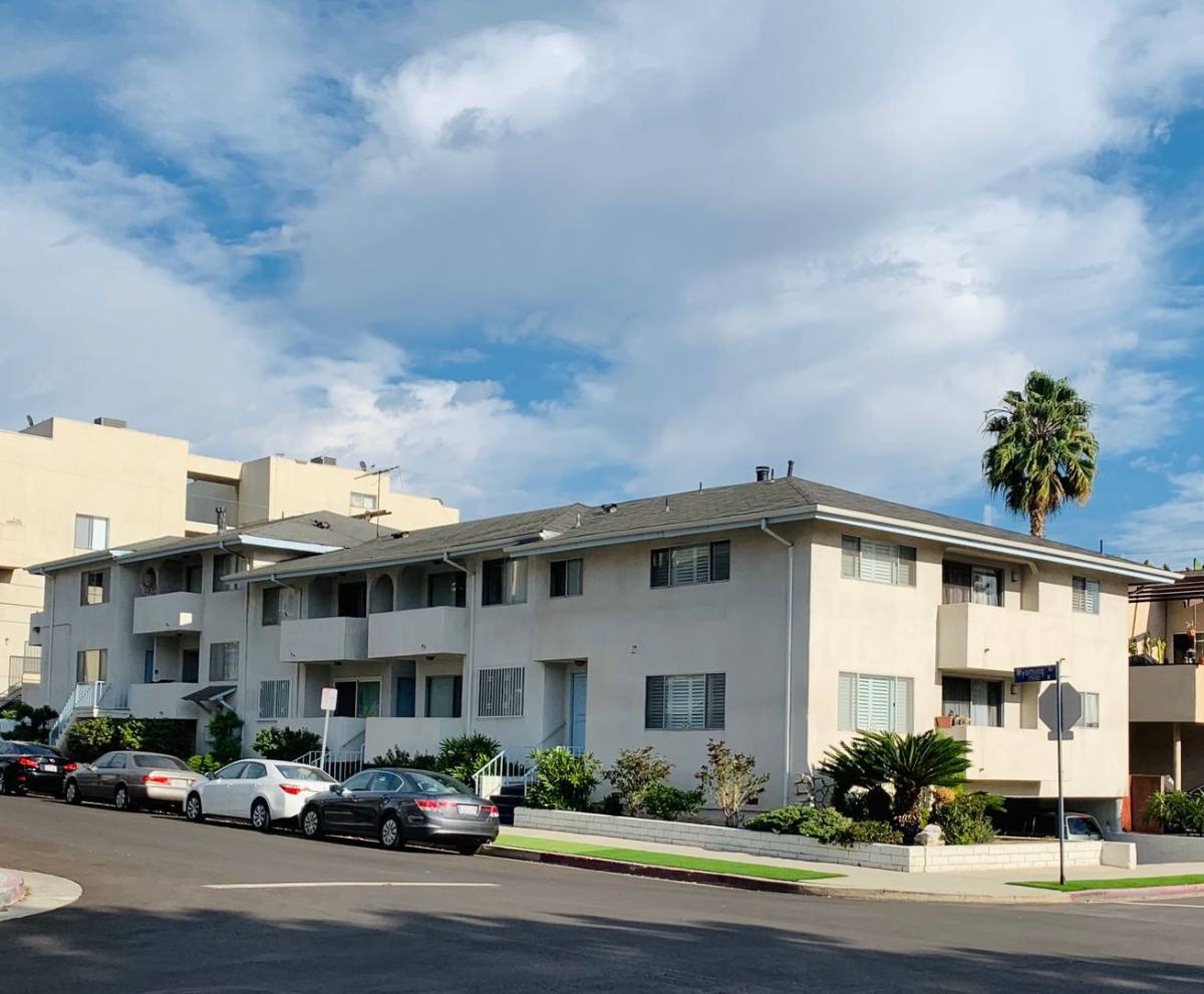 Apartment for rent at 11520 Wyoming Ave, Los Angeles, CA 90025