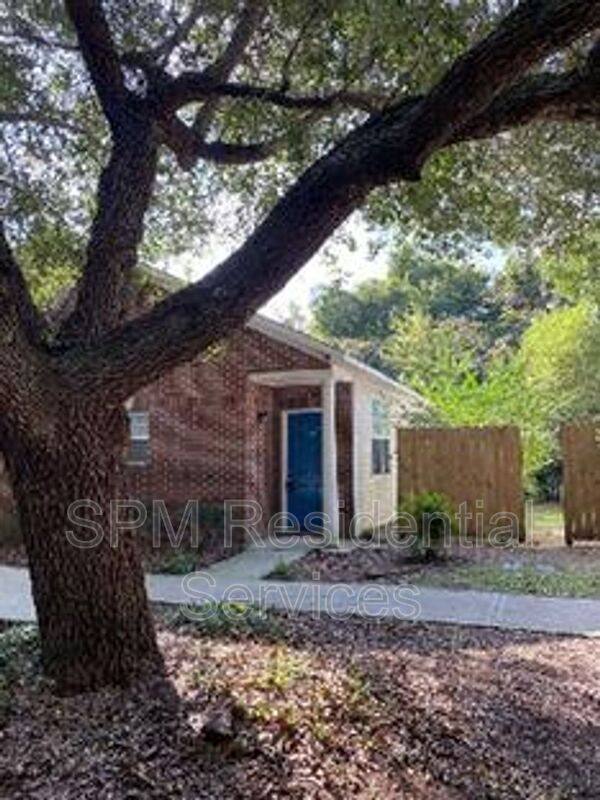 Apartment for rent at 4210 Lake Ave, Wilmington, NC 28403
