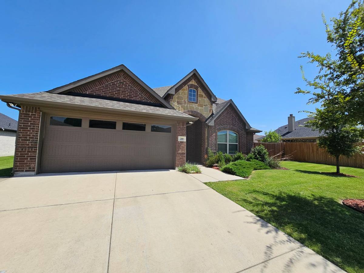 House for rent at 210 Lariat Trail, Waxahachie, TX 75165