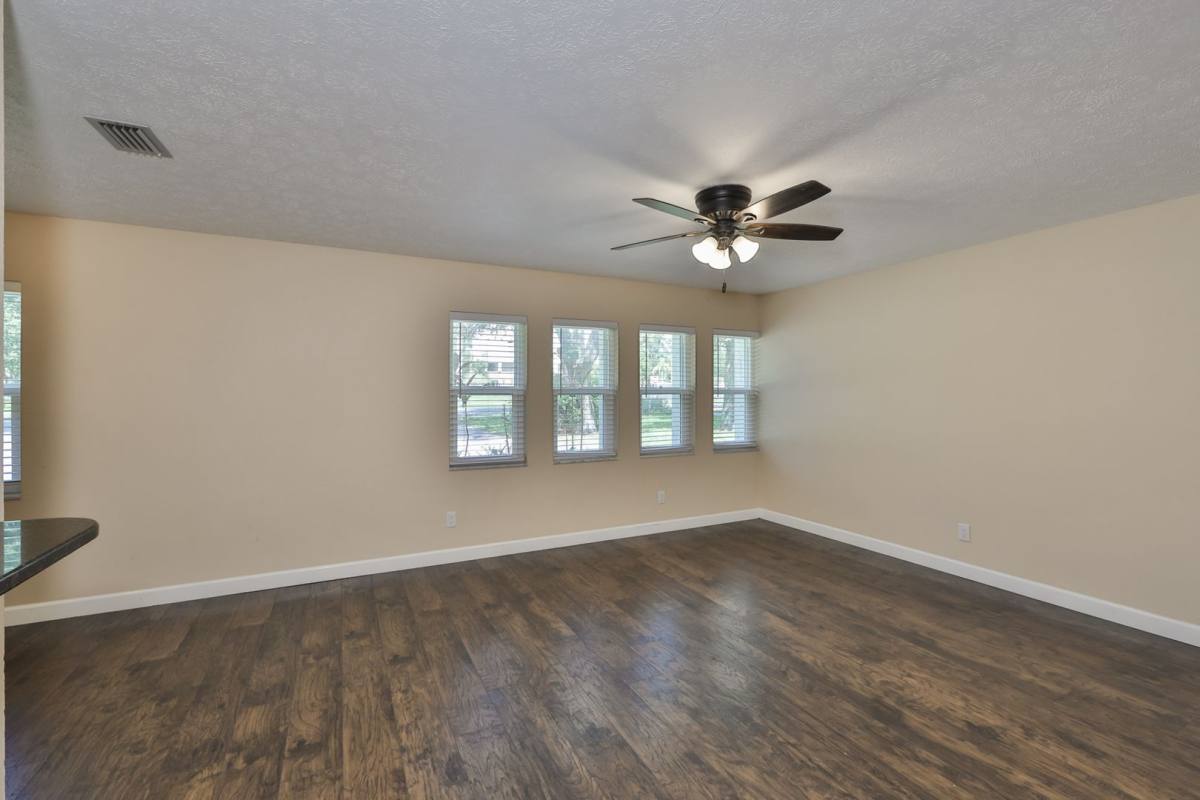 House for rent at 105 N Kingsway Rd, Seffner, FL 33584