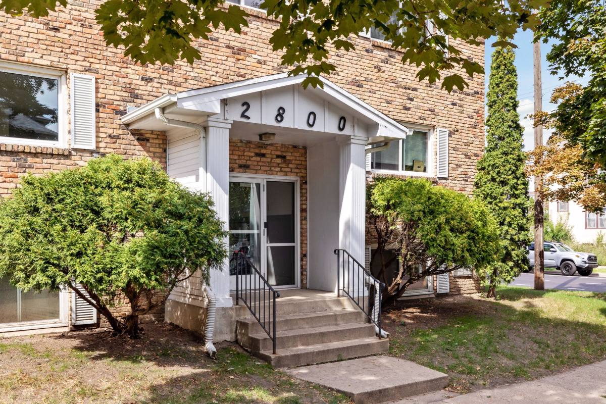 Apartment for rent at 2800 Colfax Ave S, Minneapolis, MN 55408