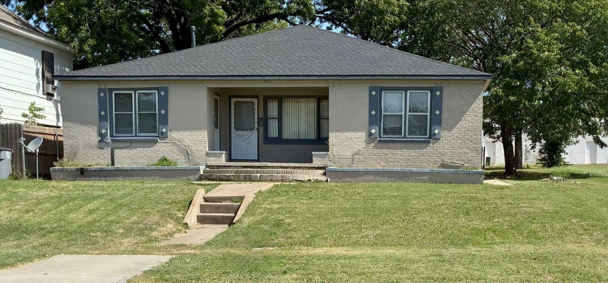 Apartment for rent at 813 SW E Ave, Lawton, OK 73501