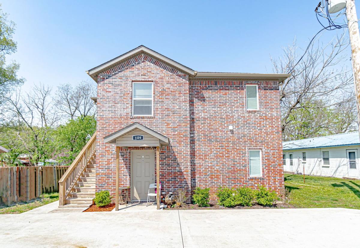Apartment for rent at 109 2nd Ave SW, Gravette, AR 72736