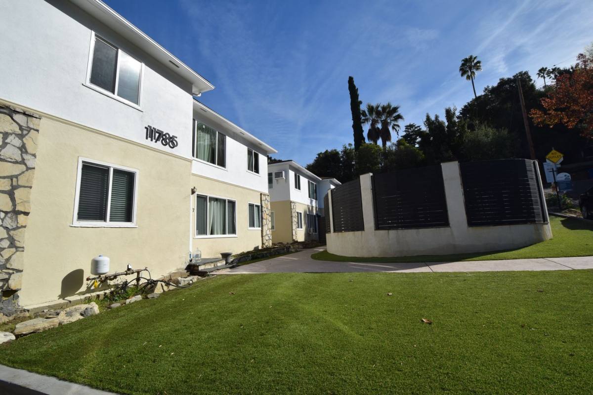 Apartment for rent at 11785 Laurelwood Dr, Studio City, CA 91604
