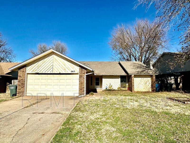 House for rent at 2813 Greenfield Dr, Edmond, OK 73012