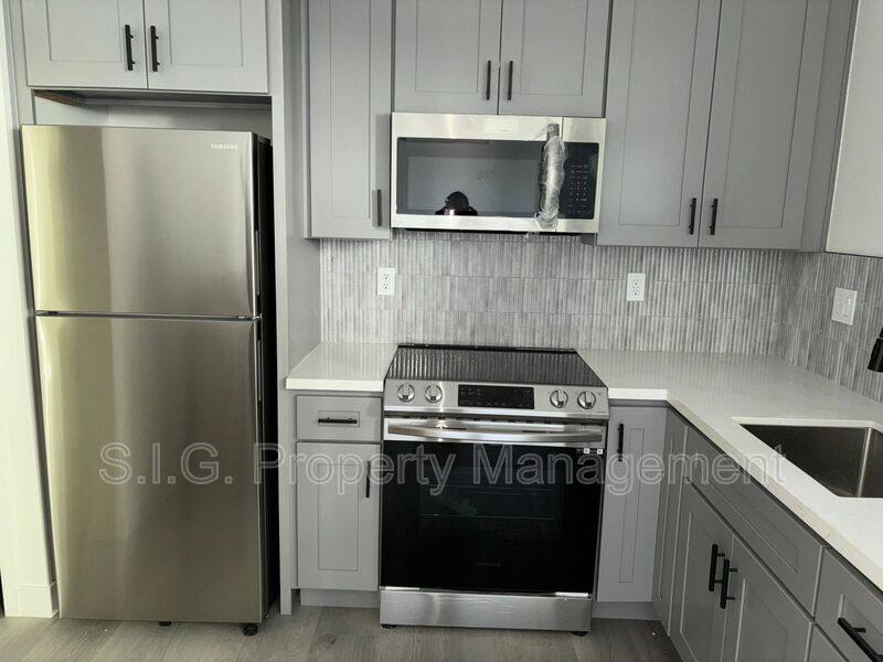 Apartment for rent at 1223 S Lake St, Burbank, CA 91502