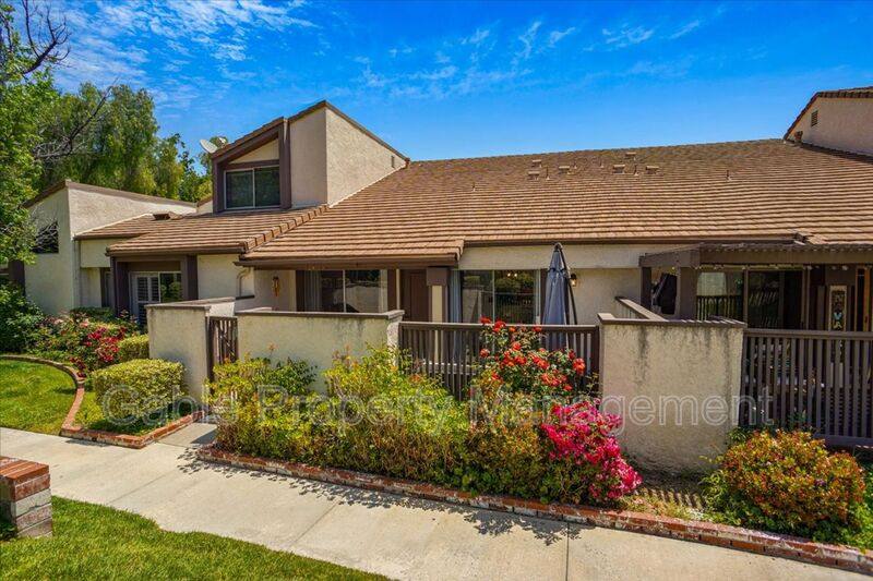 Townhouse for rent at 24725 Sand Wedge Lane, Valencia, CA 91355
