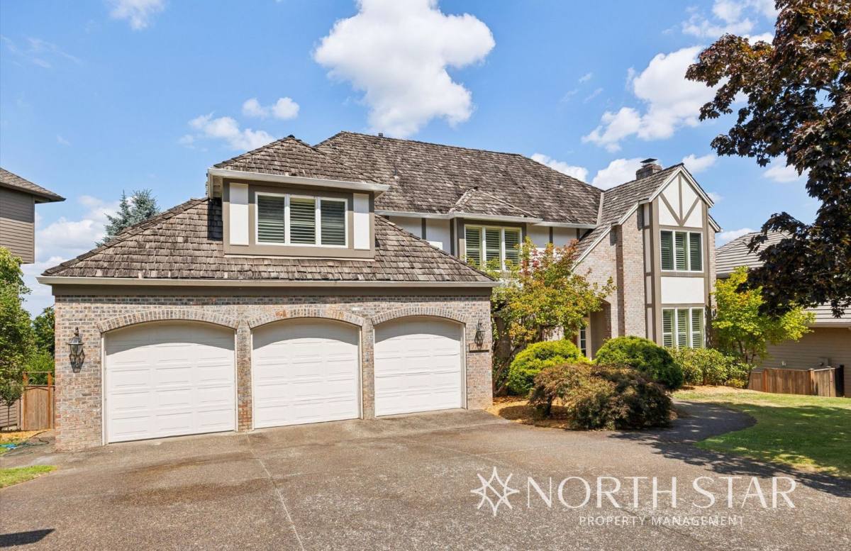 House for rent at 17519 Brookhurst Dr, Lake Oswego, OR 97034